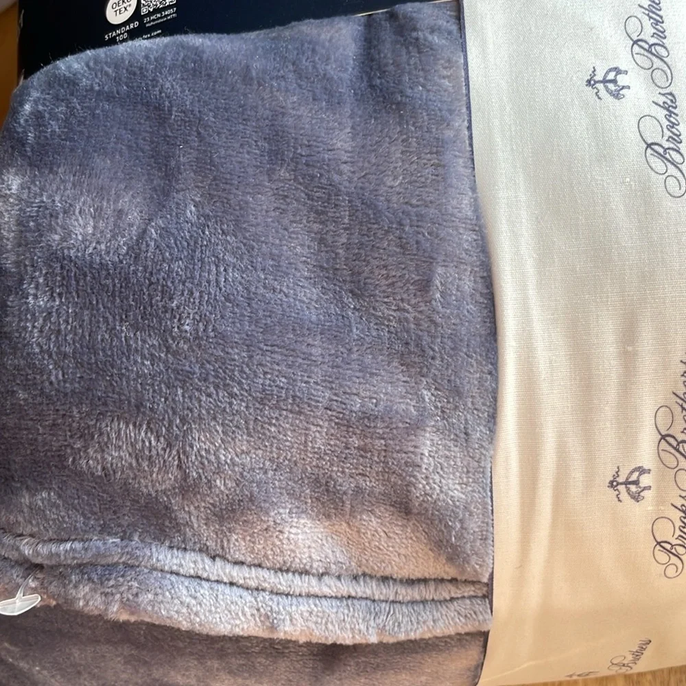 🎉HP🎉~BROOKS BROTHERS King Luxe Plush Blanket 🛏️ NWT! Slate blue color - Picture 9 of 13